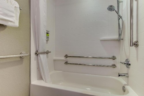 Holiday Inn Express West Palm Beach Metrocentre an IHG Hotel - image 46
