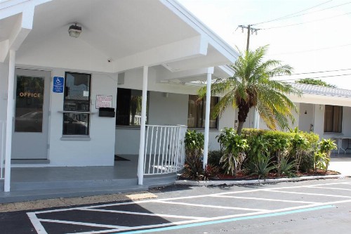 Economy Inn - image 13