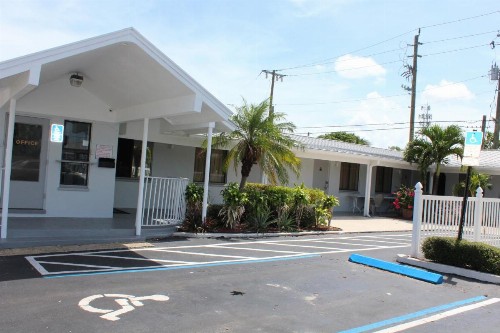 Economy Inn - image 16