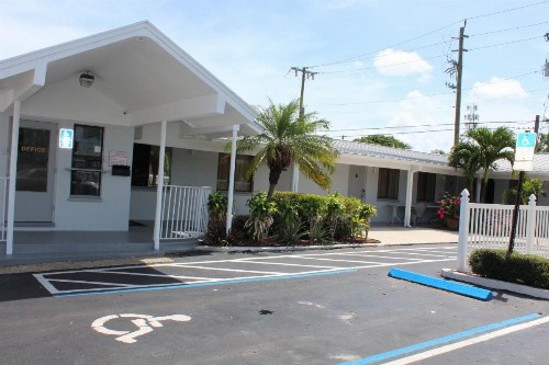Economy Inn - image 23