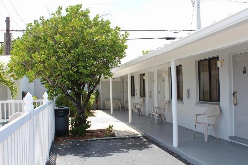 Economy Inn - image 24