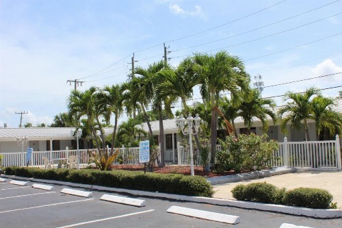 Economy Inn - image 25