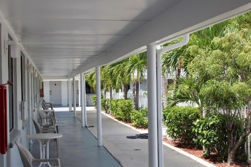 Economy Inn - image 26