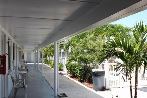 Economy Inn - image 27