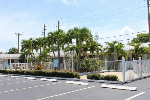 Economy Inn - image 33