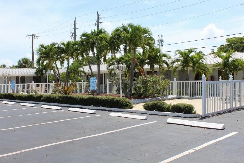 Economy Inn - image 35
