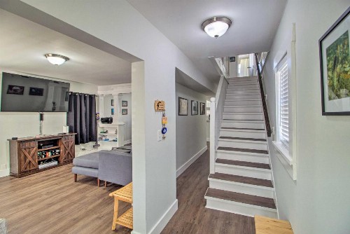 Updated Historic Home 2 Mi From Palm Beach! - image 11
