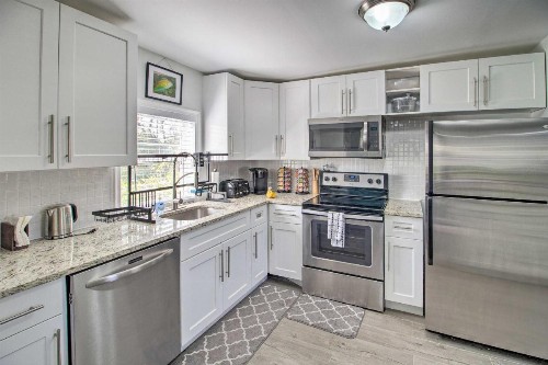 Updated Historic Home 2 Mi From Palm Beach! - image 12
