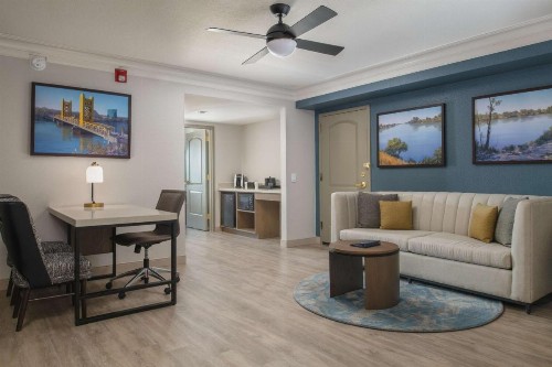 Embassy Suites by Hilton Sacramento Riverfront Promenade - image 15
