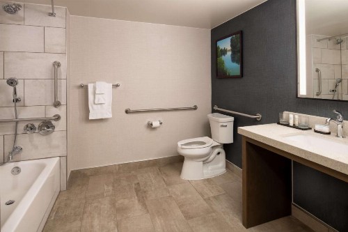 Embassy Suites by Hilton Sacramento Riverfront Promenade - image 22