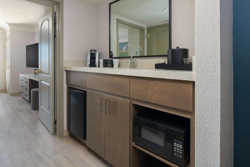 Embassy Suites by Hilton Sacramento Riverfront Promenade - image 38