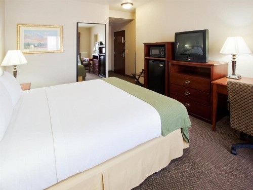 Holiday Inn Express- West Sacramento an IHG Hotel - image 6
