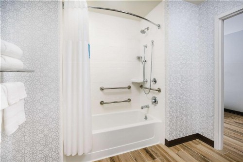 Hampton Inn & Suites West Sacramento - image 10