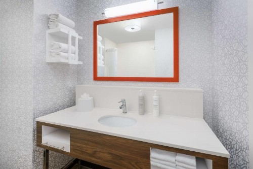 Hampton Inn & Suites West Sacramento - image 12