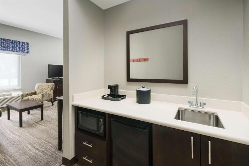 Hampton Inn & Suites West Sacramento - image 3