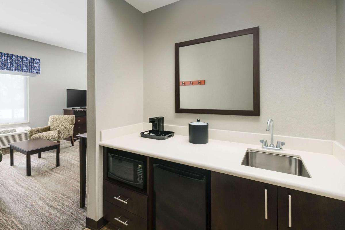 Hampton Inn & Suites West Sacramento - image 3
