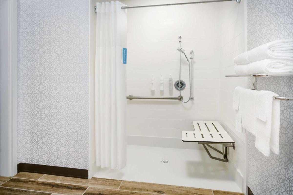 Hampton Inn & Suites West Sacramento - image 6
