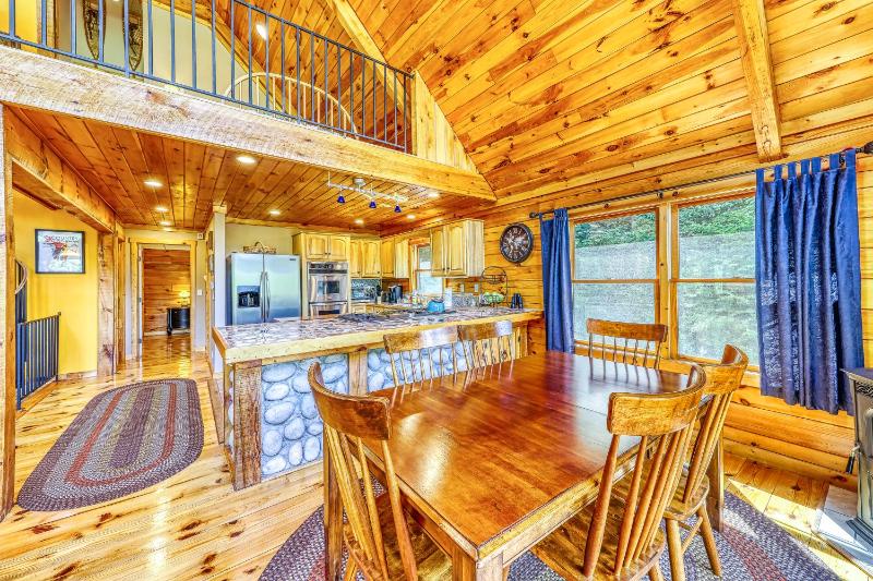 Stratton Log Cabin - image 4