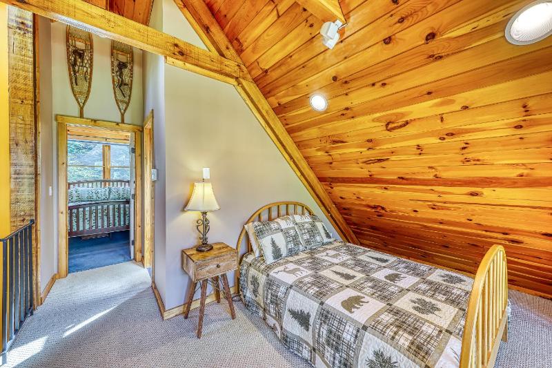 Stratton Log Cabin - image 5