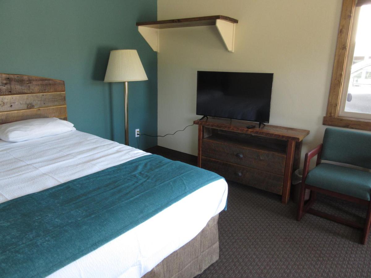 Al's Westward Ho Motel - image 2