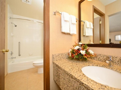 Yellowstone West Gate Hotel - image 14