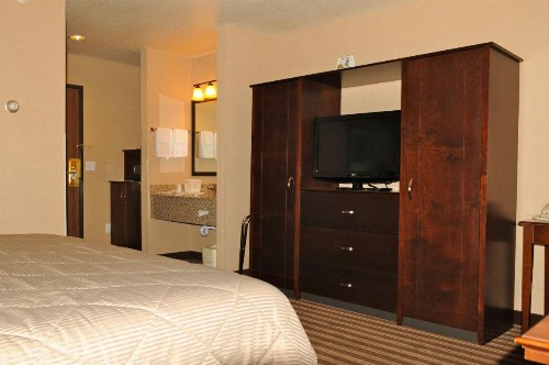 Yellowstone West Gate Hotel - image 36