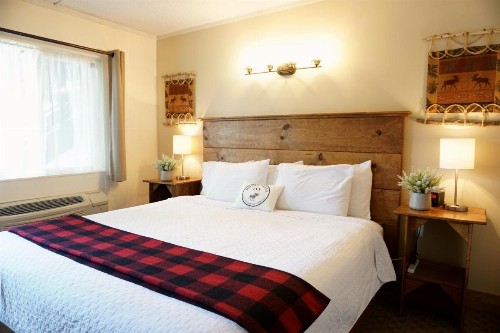 Moose Creek Inn - image 19