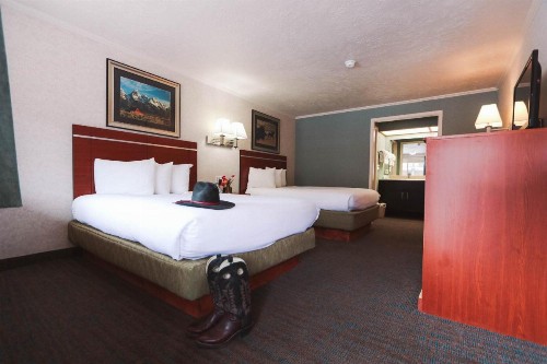 Brandin' Iron Inn - image 17