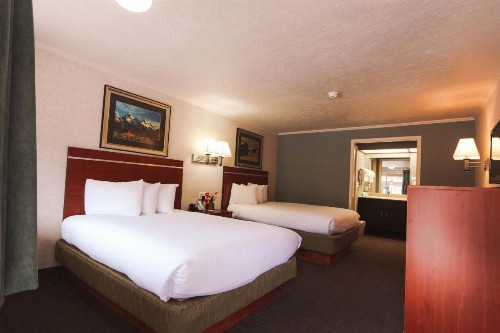 Brandin' Iron Inn - image 2