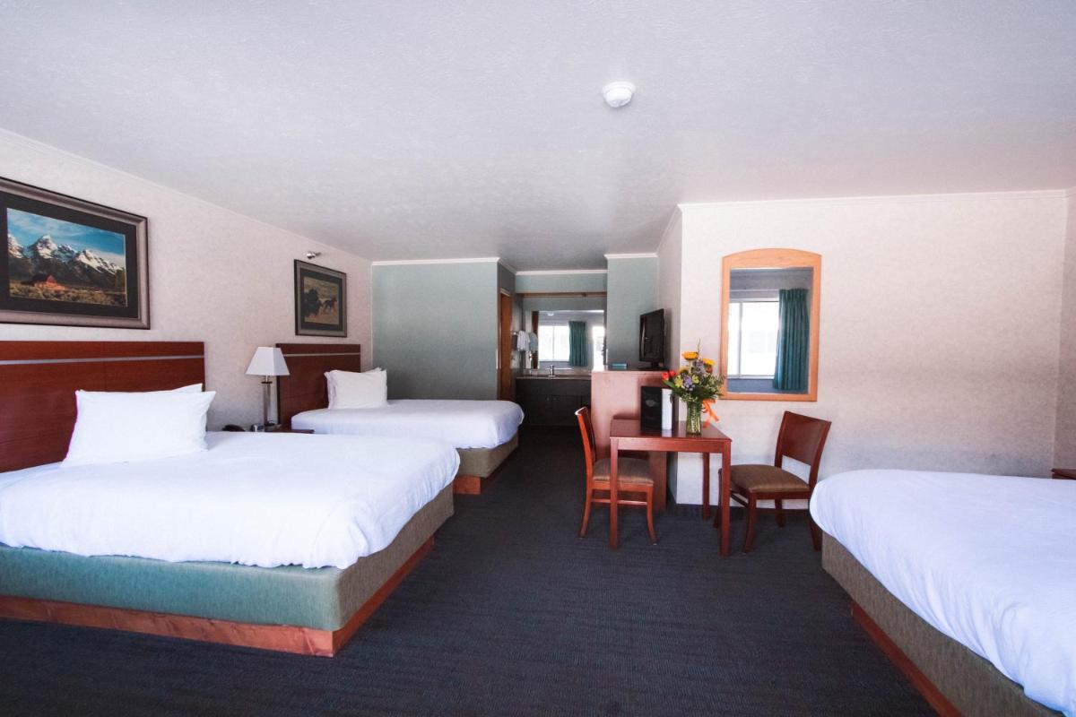 Brandin' Iron Inn - image 7