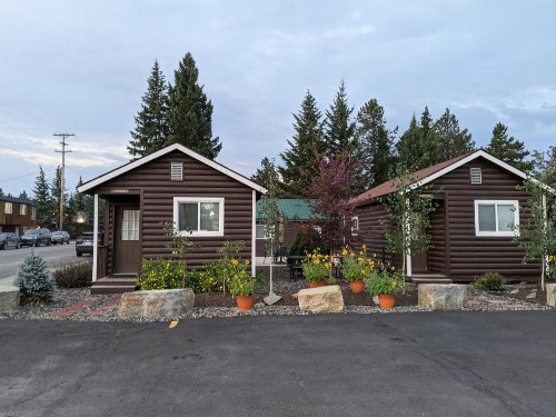 9 Bar W Cabins - image 20