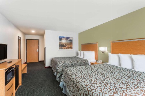 Days Inn by Wyndham West Yellowstone - image 10