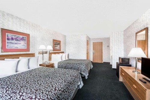 Days Inn by Wyndham West Yellowstone - image 14