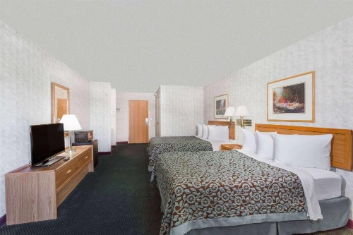 Days Inn by Wyndham West Yellowstone - image 5