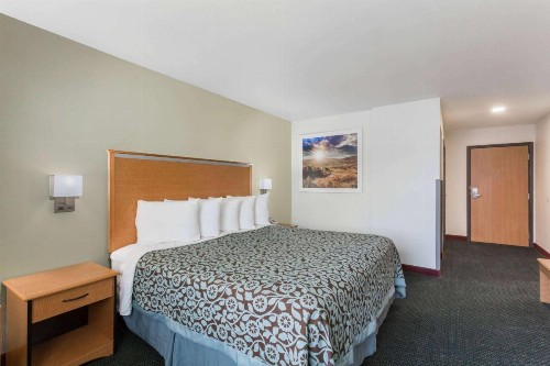 Days Inn by Wyndham West Yellowstone - image 6
