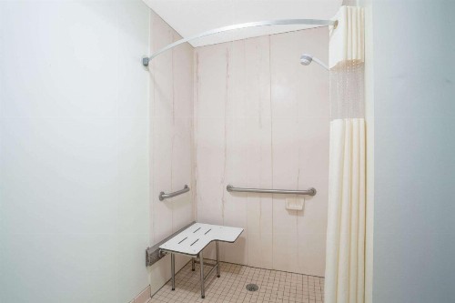 Days Inn by Wyndham West Yellowstone - image 9