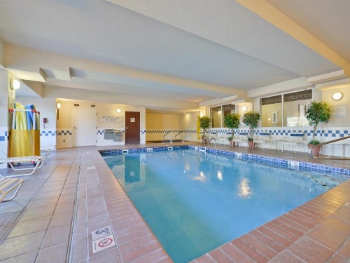 Clubhouse Inn - image 2