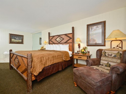 Clubhouse Inn - image 29