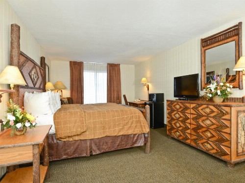 Clubhouse Inn - image 32