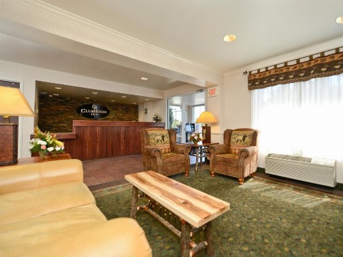 Clubhouse Inn - image 33