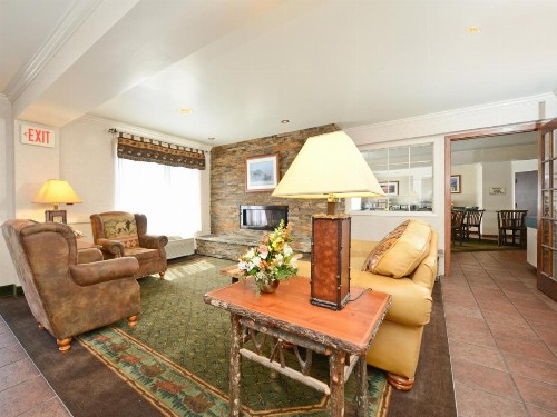 Clubhouse Inn - image 34
