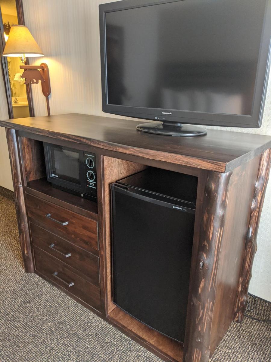 Clubhouse Inn - image 5