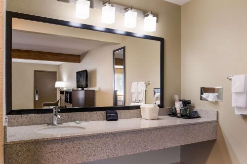 Best Western Weston Inn - image 23