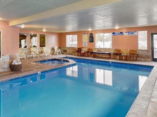 Yellowstone Park Hotel - image 11