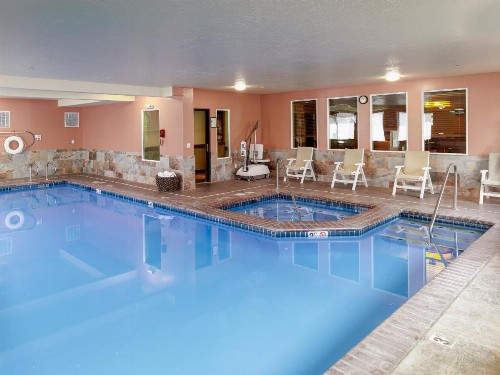 Yellowstone Park Hotel - image 12