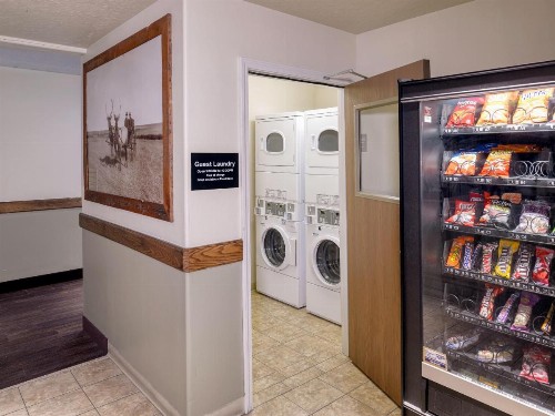 Yellowstone Park Hotel - image 14