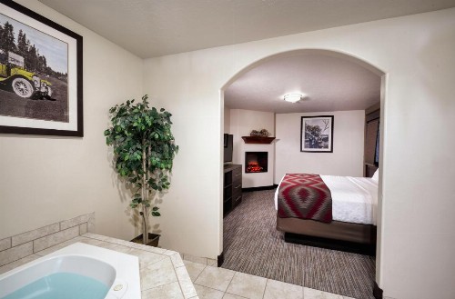 Yellowstone Park Hotel - image 16