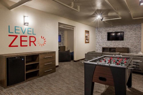 Yellowstone Park Hotel - image 18