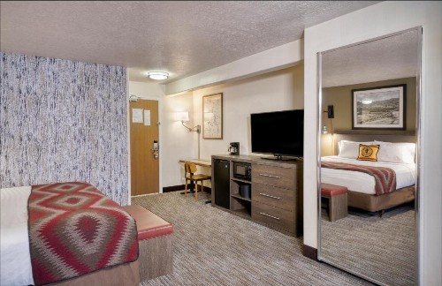 Yellowstone Park Hotel - image 23