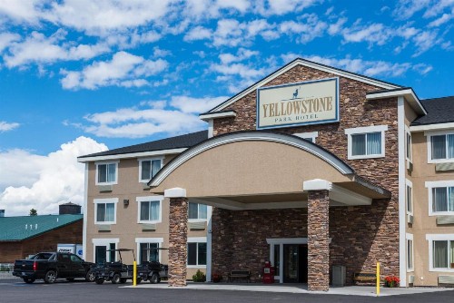 Yellowstone Park Hotel - image 41